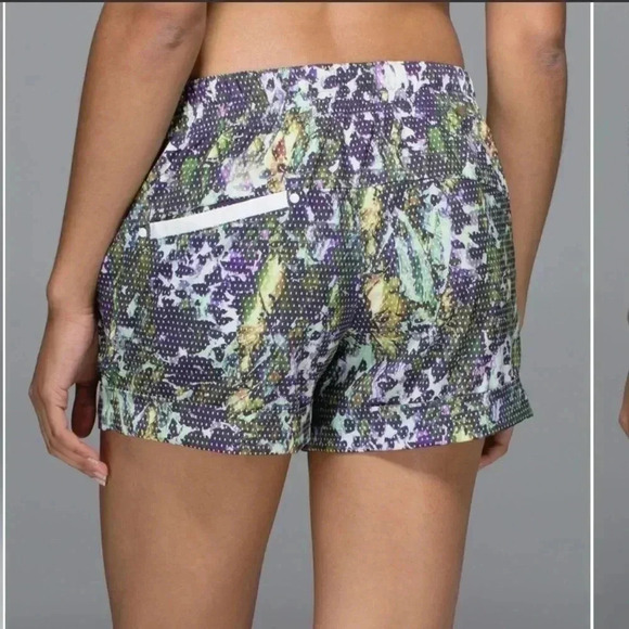 Lululemon Women's Size 6 Spring Break Away Short Tie Waist Floral Sport Multi - Picture 8 of 9